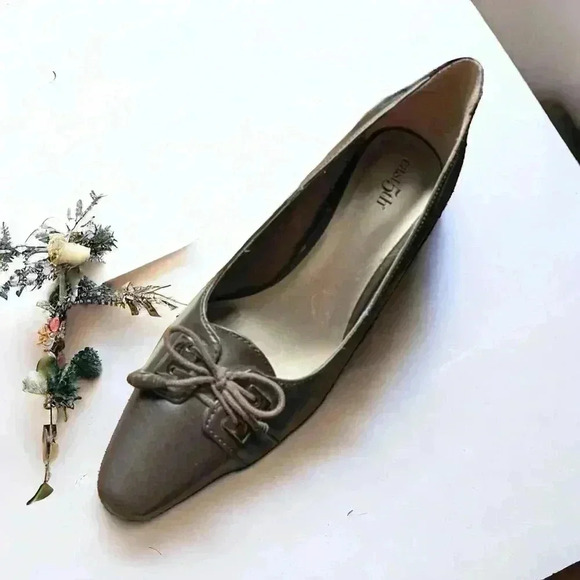 East 5th Size 6.5 Copper Colored Slip-On Heels Dress Shoes. Excellent Condition - Picture 4 of 4